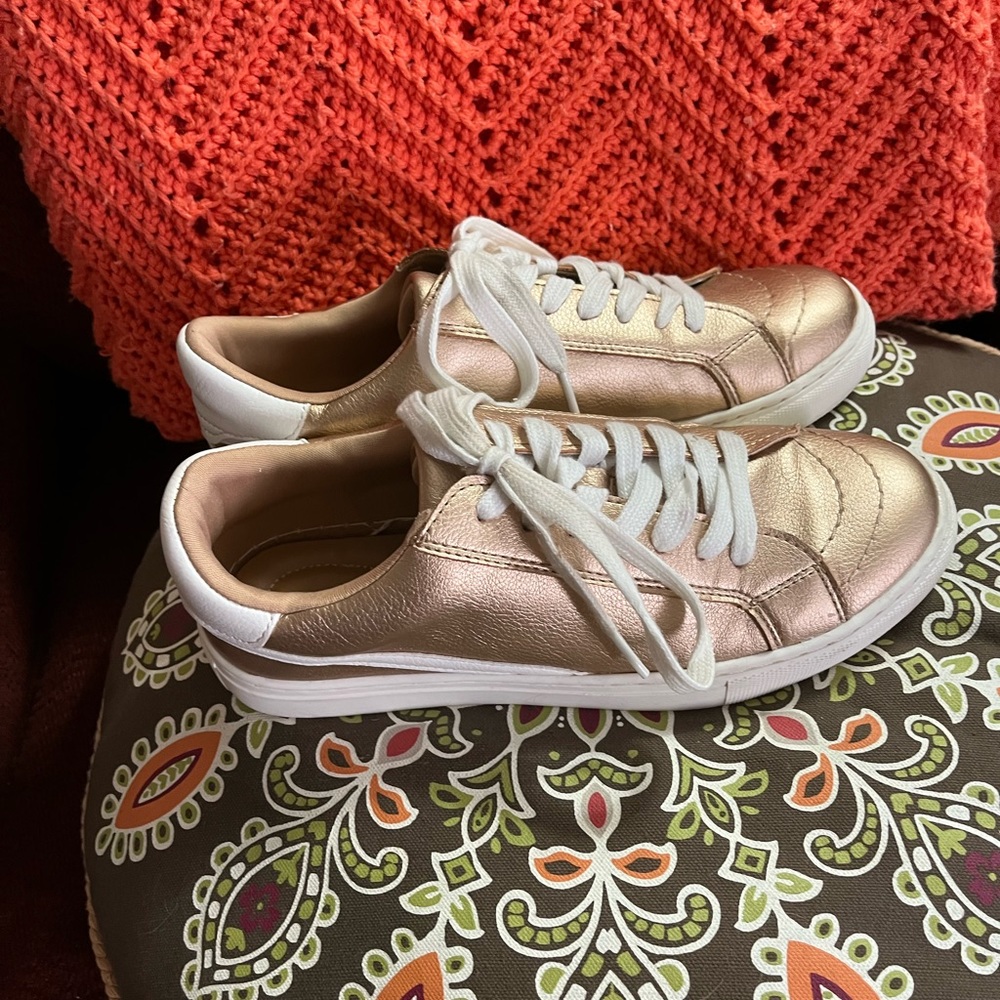 Ladies Universal Threads Tennis Shoes,Size 8,Rose gold and white - Picture 2 of 4